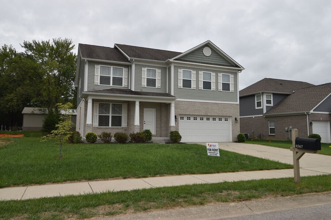 4567 W Lawrence Way in New Palestine, IN - Building Photo