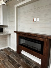 4 Lakefront Cir in Greer, SC - Foto de edificio - Building Photo