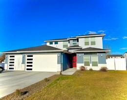 12100 W Hollandale Dr in Boise, ID - Building Photo