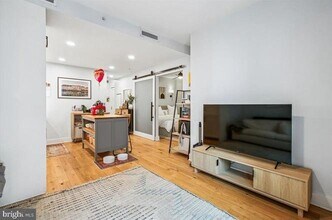 1211 Van St SE, Unit 902 in Washington, DC - Building Photo - Building Photo