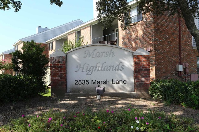 Marsh Highland in Carrollton, TX - Foto de edificio - Building Photo