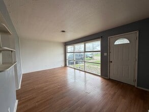 411 Pinewood Ave in Piqua, OH - Building Photo - Building Photo