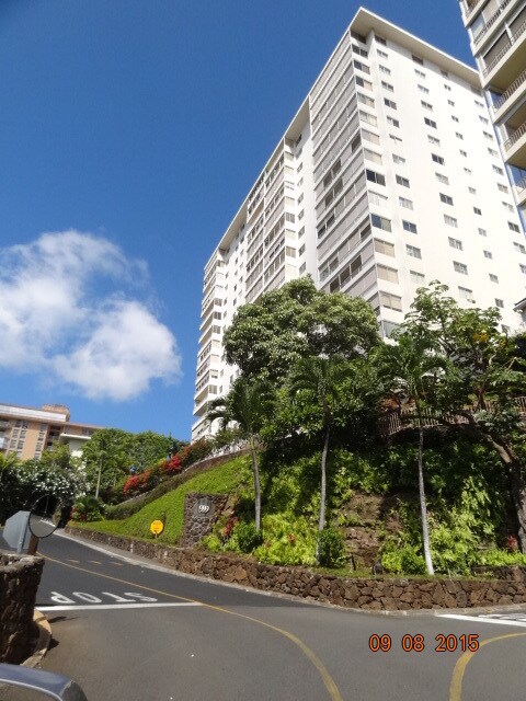 999 Wilder Ave-Unit -APT 1403 in Honolulu, HI - Foto de edificio - Building Photo