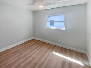 7812 N 53rd St in Tampa, FL - Foto de edificio - Building Photo