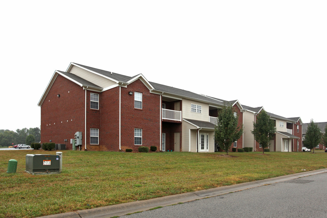 Lighthouse Apartments in Jeffersonville, IN - Building Photo