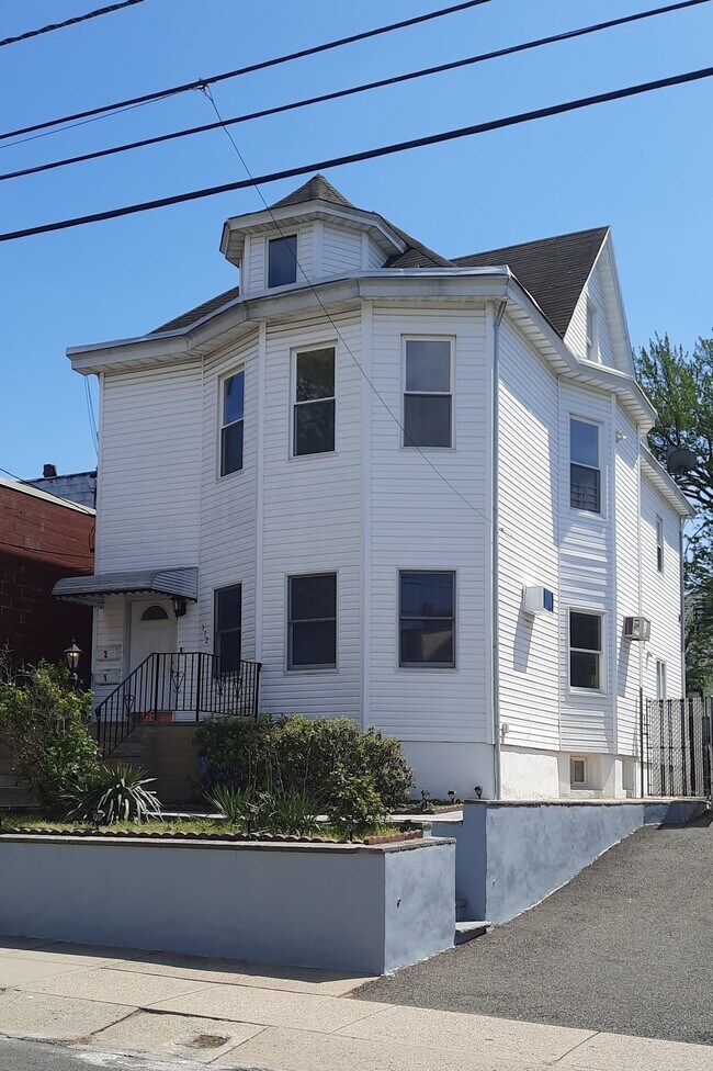 172 Division Ave Apartments and Nearby Garfield Apartments For Rent