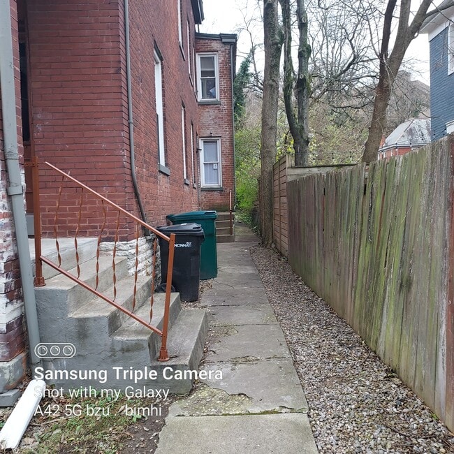 107 Valencia St, Unit 107 Valencia Apt 1 in Cincinnati, OH - Foto de edificio - Building Photo