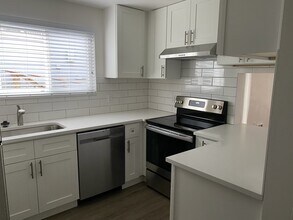 Golden View Apartments in Renton, WA - Foto de edificio - Building Photo