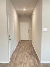 211 Pecos Dr in Huntsville, TX - Foto de edificio - Building Photo