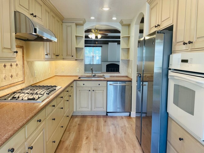 413 Hillwood Ct in Mountain View, CA - Building Photo - Building Photo