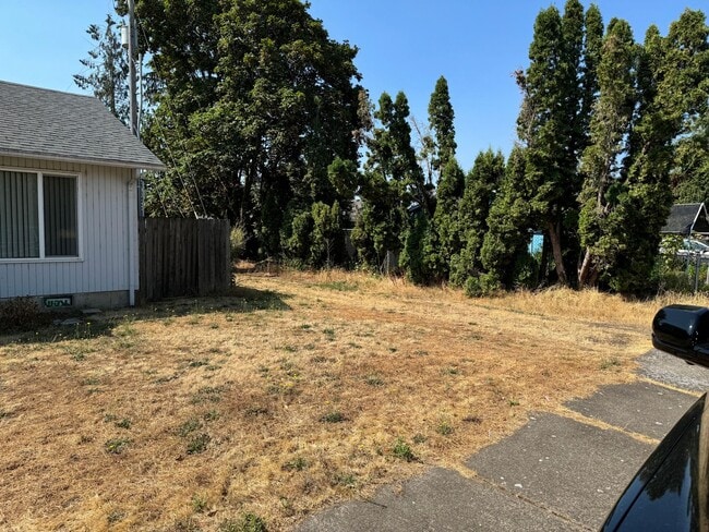 465 E 8th Ave in Junction City, OR - Building Photo - Building Photo