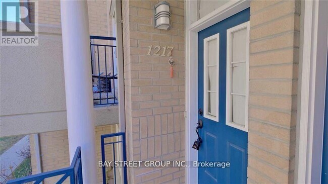 28 Sommerset Way in Toronto, ON - Building Photo - Building Photo