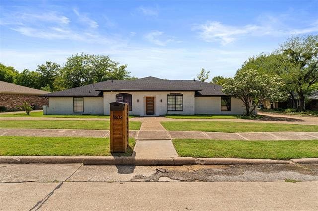 1403 Carriage Ln in Garland, TX - Building Photo - Building Photo