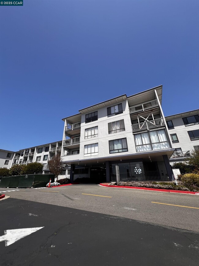 2 Anchor Dr in Emeryville, CA - Building Photo - Building Photo