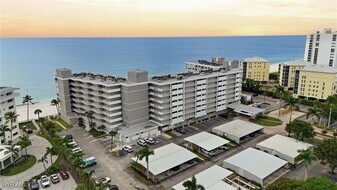 3443 Gulf Shore Blvd N in Naples, FL - Building Photo