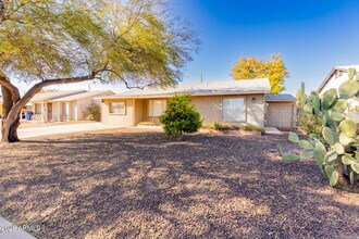 2126 W Hermosa Dr in Tempe, AZ - Building Photo - Building Photo