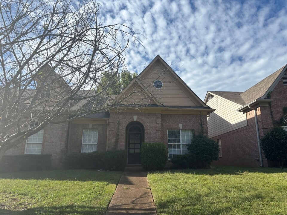 6131 Woodstock View Dr in Millington, TN - Building Photo