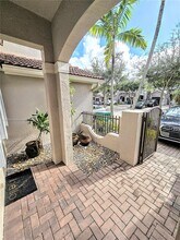 988 SW 154th Path in Miami, FL - Foto de edificio - Building Photo