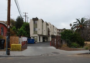 5020 Wightman St. in San Diego, CA - Foto de edificio - Building Photo