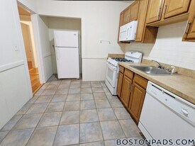 520 Cambridge St in Boston, MA - Building Photo