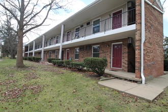 250 Teddy Ave in Akron, OH - Foto de edificio - Building Photo