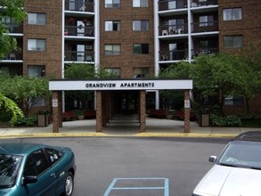 Grandview Apartments in Grand Rapids, MI - Building Photo - Building Photo