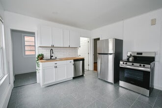 22 Kelley St in Bristol, CT - Building Photo - Building Photo