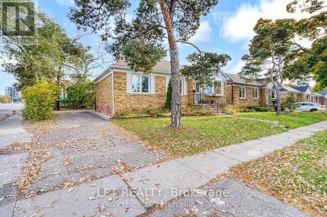 421 St Augustine Dr in Oakville, ON - Building Photo - Building Photo