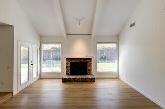 1067 W Sierra Ave in Fresno, CA - Building Photo - Building Photo