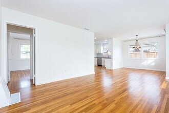 6460 Glenroy St in San Diego, CA - Building Photo - Building Photo
