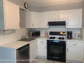 312 Salem Ave in Spring Lake, NJ - Building Photo - Building Photo