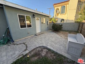 5335 Rhea Ave in Los Angeles, CA - Building Photo