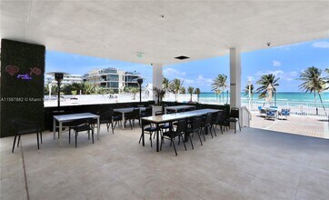 2401 S Ocean Dr, Unit 806 in Hollywood, FL - Building Photo - Building Photo