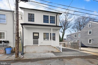 32 West St in Bordentown, NJ - Building Photo - Building Photo