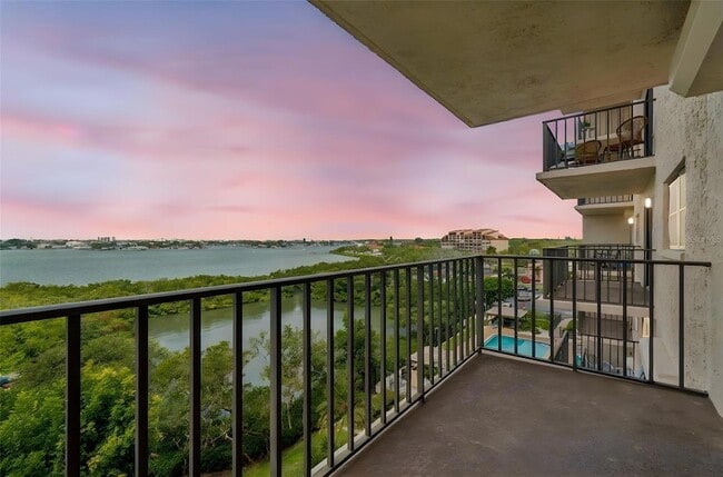 7050 Sunset Dr S, Unit 605 in South Pasadena, FL - Building Photo - Building Photo