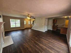 145 Edgecombe Dr in Spring Lake, NC - Building Photo - Building Photo