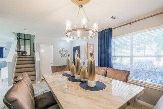 16011 Crooked Arrow Dr in Sugar Land, TX - Building Photo - Building Photo