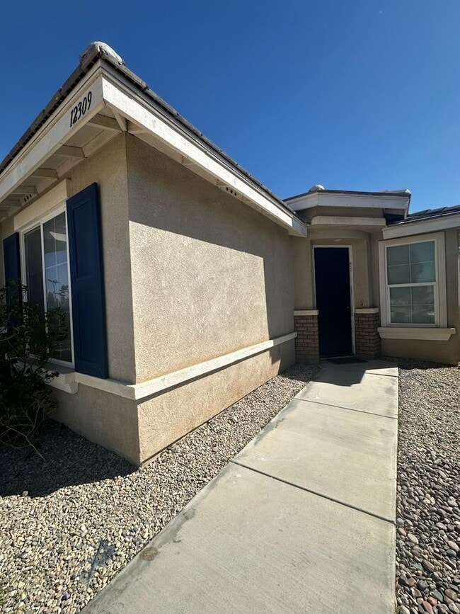 12309 Luna Rd in Victorville, CA - Building Photo - Building Photo