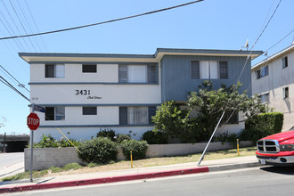 3431 Club Dr in Los Angeles, CA - Building Photo - Building Photo