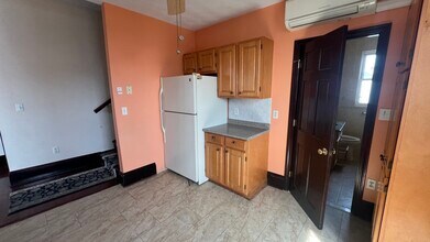 15 Locust St, Unit 3 in Everett, MA - Building Photo - Building Photo
