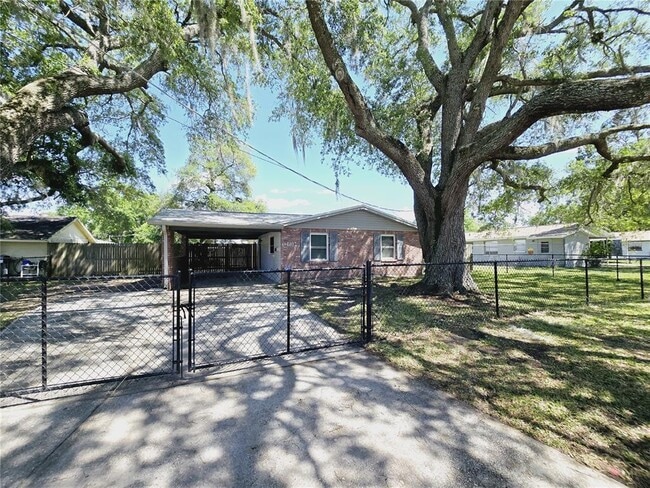 property at 1402 N Bracewell Dr