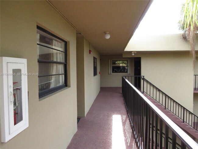 10835 SW 112th Ave in Miami, FL - Building Photo - Building Photo