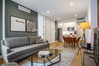 209 Mulberry St-Unit -2-D in New York, NY - Foto de edificio - Building Photo