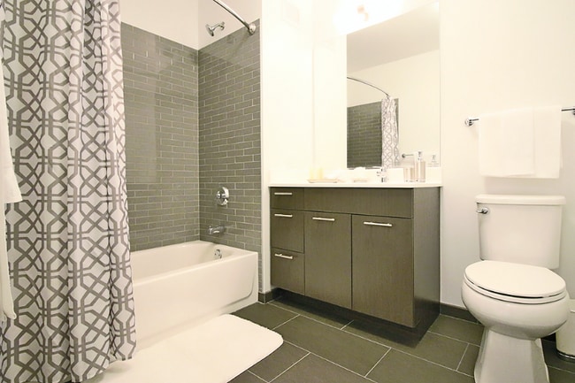 637 W Erie St in Chicago, IL - Building Photo - Building Photo