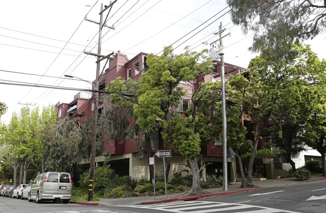 3751 Harrison St in Oakland, CA - Foto de edificio