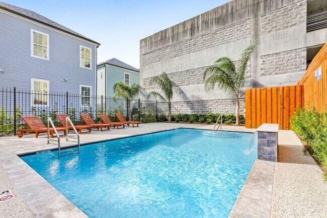 1216 Carondelet St in New Orleans, LA - Building Photo - Building Photo