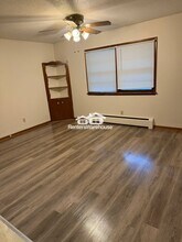 208 N 11th St in Adel, IA - Building Photo - Building Photo