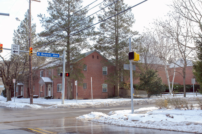 204 S Sparks St in State College, PA - Foto de edificio - Building Photo