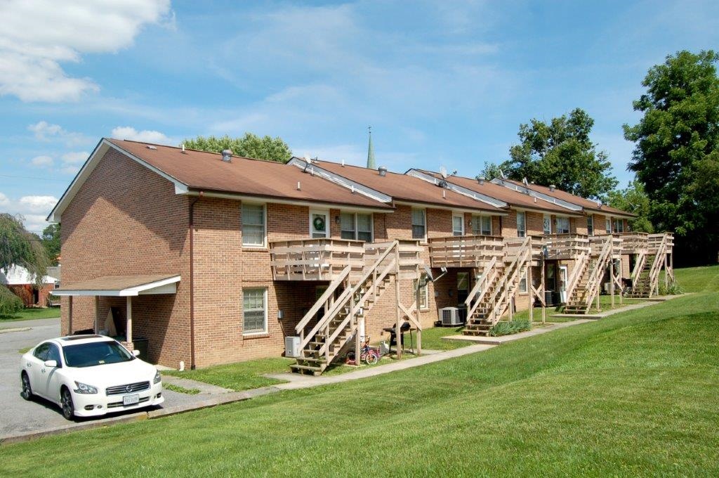 A918 in Dublin, VA - Building Photo