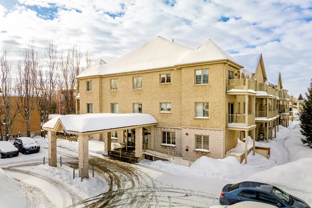 Chateau du Vignoble in Boisbriand, QC - Building Photo